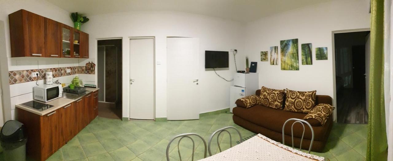 Grevia Apartmanok Poroszló Rom bilde