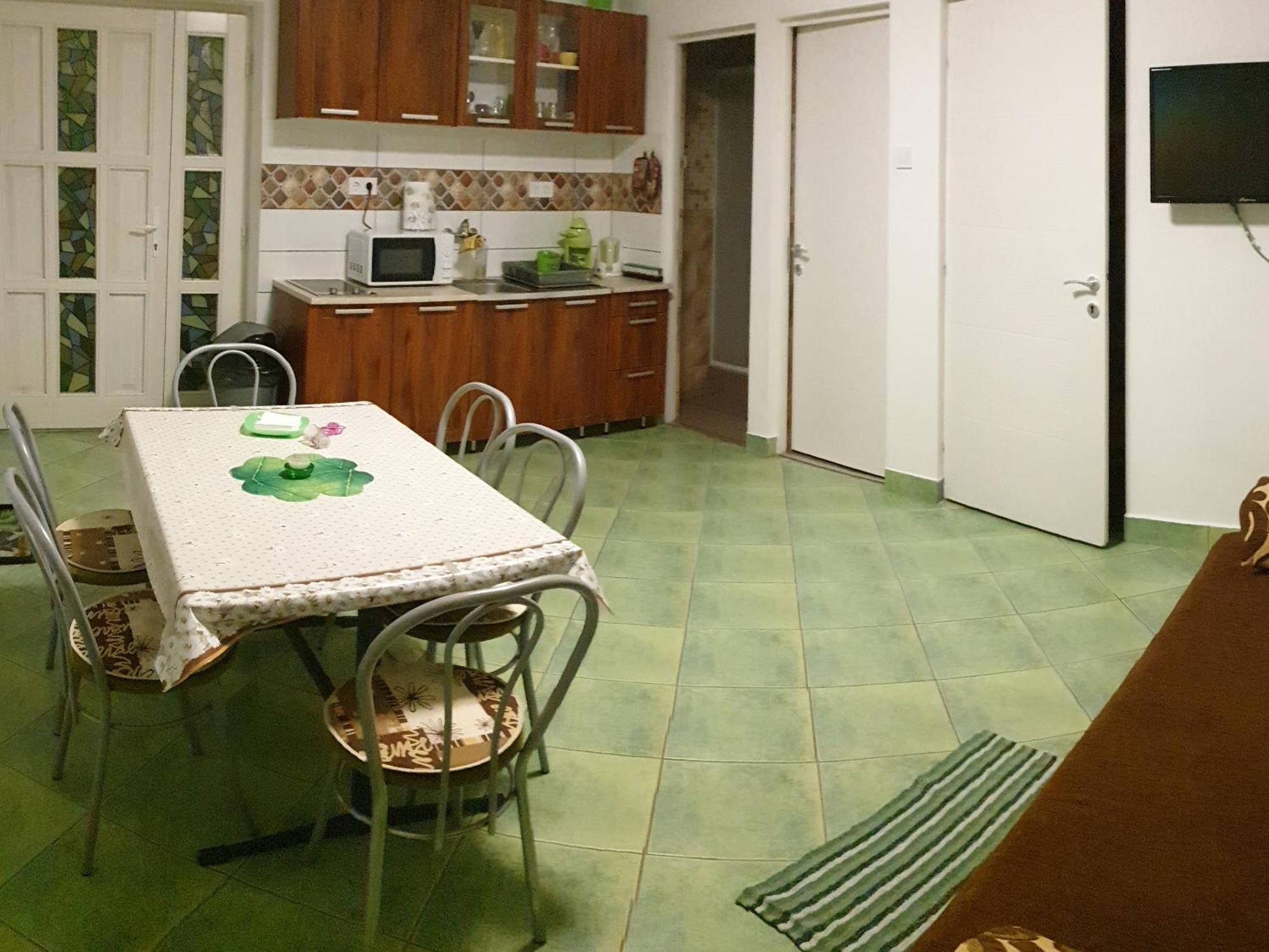 Grevia Apartmanok Poroszló Rom bilde